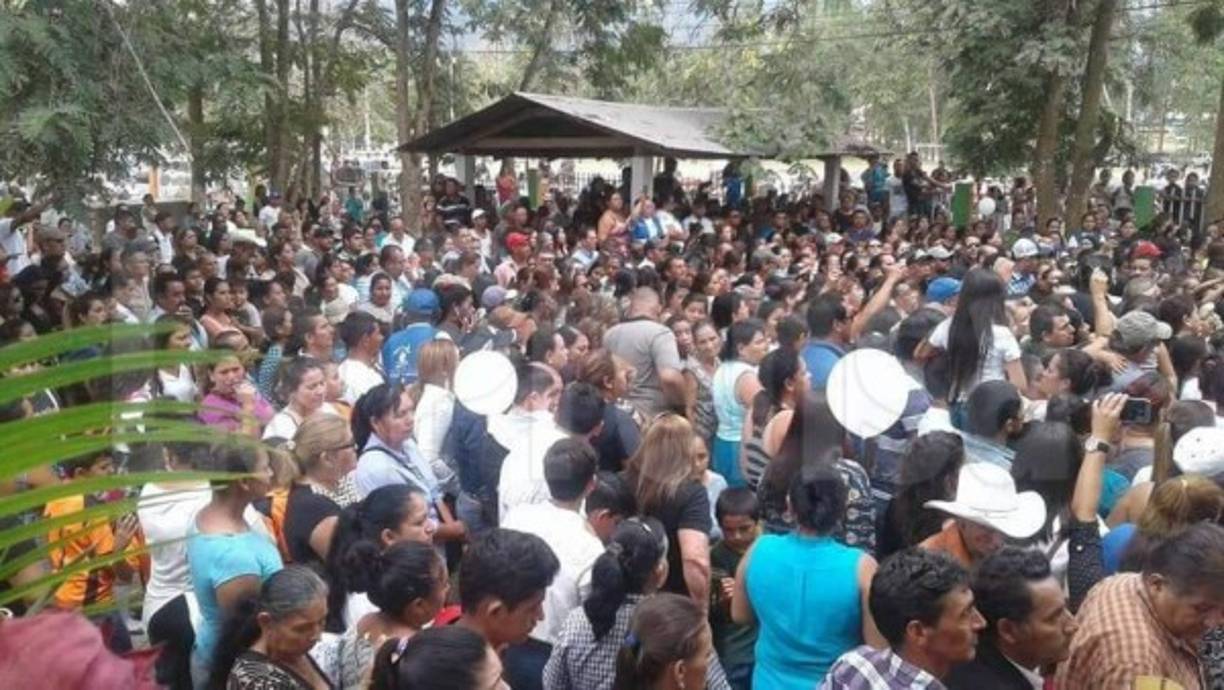 El presidente del Comité Central del Partido Nacional (CCPN), Reinaldo Sánchez, lamentó ayer la muerte de su correligionario al postear en Twitter:“Lamentamos profundamente la muerte de un gran alcalde y luchador de Quimistán, Santa Bárbara, Juan José Guevara (QDDG). Nuestra solidaridad a don Juan, Chonita y toda su familia. El @PNH_oficial y Honduras pierden un gran soldado!”.