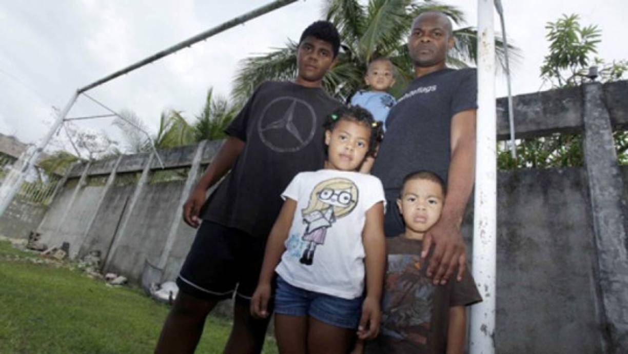 Elvis Scott (38 años) vive en su natal Puerto Cortés.