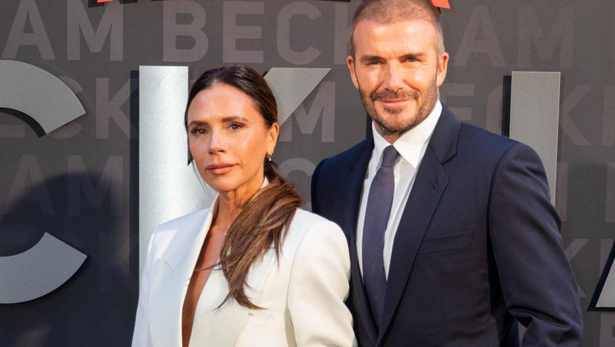 ¿Qué dijeron Posh y Becks sobre el escándalo? Como era de esperarse, la poderosa pareja no lo tuvo fácil con las acusaciones. “Fue el momento más difícil para nosotros porque sentíamos que todo el mundo estaba en nuestra contra”, dijo Victoria en el cuarto episodio de la serie documental, sin mencionar nombres.