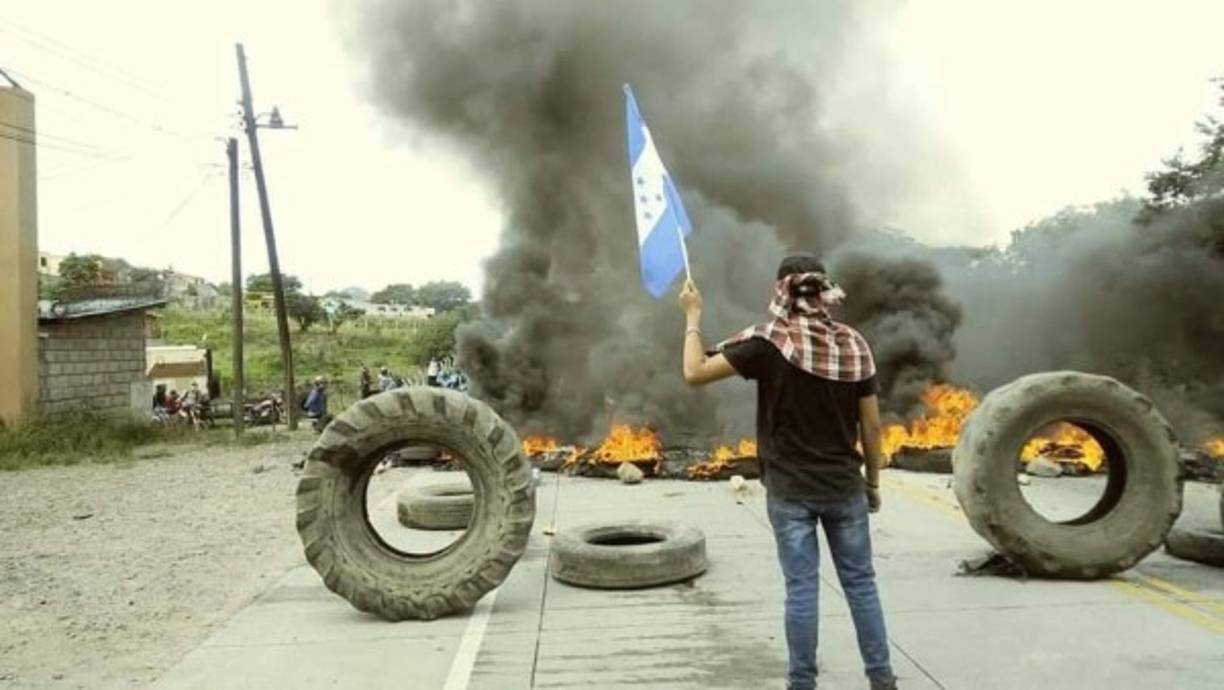 Hasta el momento no hay paso en ese sector de Santa Ana.