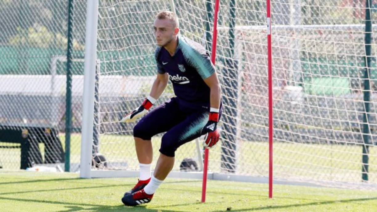 Jasper Cillessen: El portero holandés de 29 años de edad estaría saliendo del Barcelona ya que no cuenta con los minutos deseados.