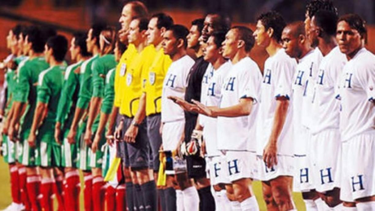 En marzo de 2009, en el mismo Hexagonal Final de Concacaf rumbo a Sudáfrica 2010, Honduras ganó 3-1 a México, gracias a un gol de Carlos Pavón y dos más de Carlo Costly, mientras que por México descontó Nery Castillo de penal.