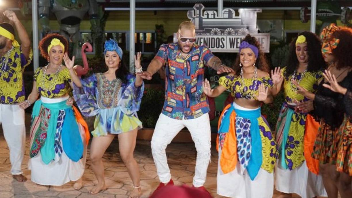 El Chevo, artista de la compañía MC Produccions al igual que Kazzabe, también grabó junto a los talentosos artistas.