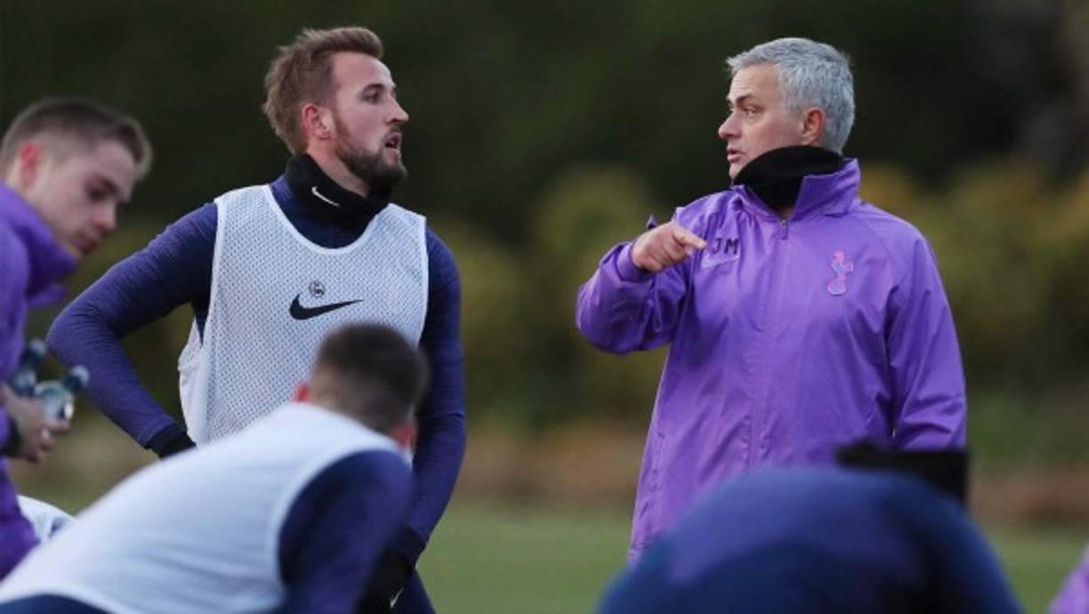 Mourinho le puso una condición al Tottenham para su llegada. Según el medio británico “Mirror”, el luso pidió que hicieran lo imposible para retener al artillero del equipo Harry Kane. El delantero inglés es uno de los indiscutibles dentro del Tottenham y lo que se buscará es incentivarlo económicamente para retenerlo por algunas temporadas más.