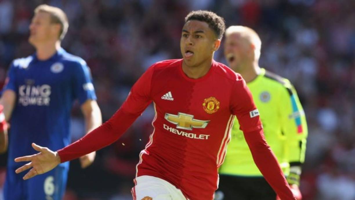 El Manchester United ha anunciado hoy en su página web que ha llegado a un acuerdo para renovar el contrato del centrocampista inglés Jesse Lingard. El jugador, uno de los protegidos por José Mourinho desde su llegada a Old Trafford, continuará jugando en los Red Devils hasta el año 2021 viendo mejorada su ficha.