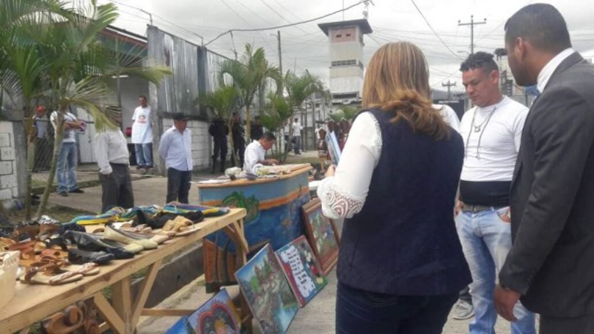 De esta forma, los internos en el penal se mantiene ocupados y desarrollan su talento.