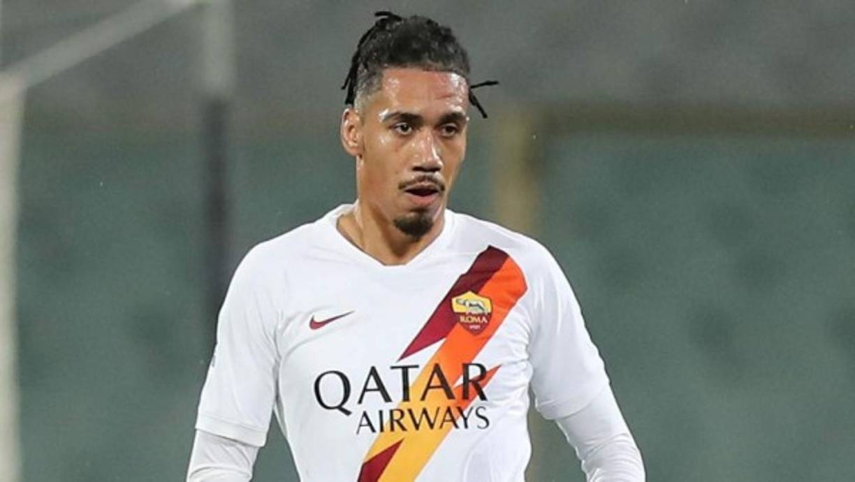 La Roma no se rinde por el defensor inglés Chris Smalling. El cuadro italiano hará un esfuerzo para tratar de mantener al central inglés. Según La Gazzetta dello Sport, la cifra que ofrecerían sería de tres millones de euros por una cesión y 14 millones por la compra obligatoria al final de curso. La ficha del jugador le pertenece al Manchester United.