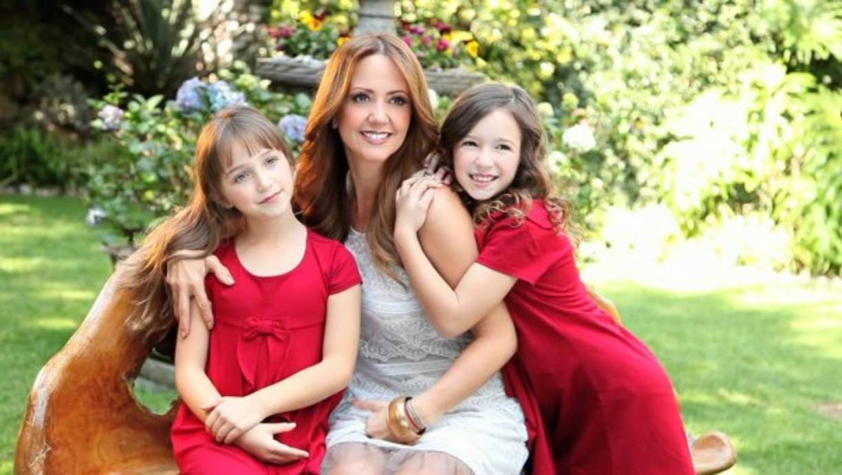 En una serie de tweets, la dependencia reportó que la también actriz no se encontraba en su domicilio cuando ocurrieron los hechos, sin embargo, al llegar encontró cuatro estuches de reloj tirados.