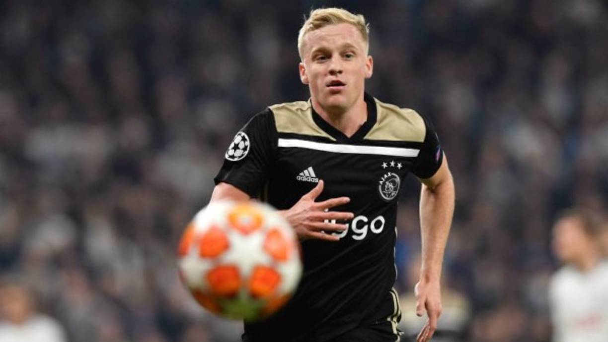 Van de Beek: El mediocampista holandés llegó a confirmar públicamente las negociaciones con Real Madrid y no se descarta que pueda llegar al equipo mernegue. Su precio anda en los 60 millones de euros.