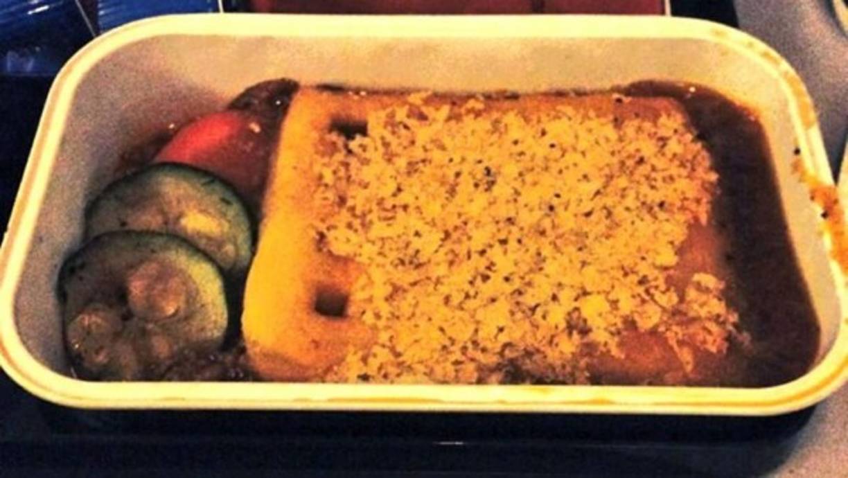 ¿Alguien sabe qué es? pregunta un asombrado pasajero en twitter.