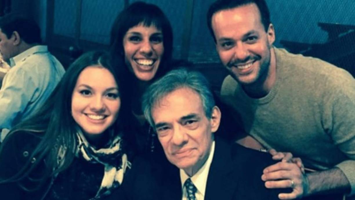 José José vivió lo que un padre menos quisiera que pasará con sus hijos, la desunión. 'El príncipe de la canción' tuvo tres hijos que hoy en día no tienen comunicación alguna y la razón es lamentable.