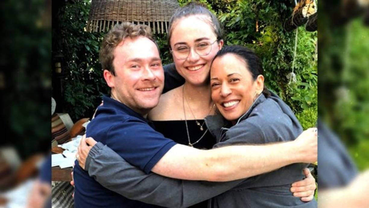 Ella apoyó a la vicepresidenta durante la campaña electoral y apareció en uno de los videos promocionales agradeciéndole ser 'la mejor madrastra del mundo'.