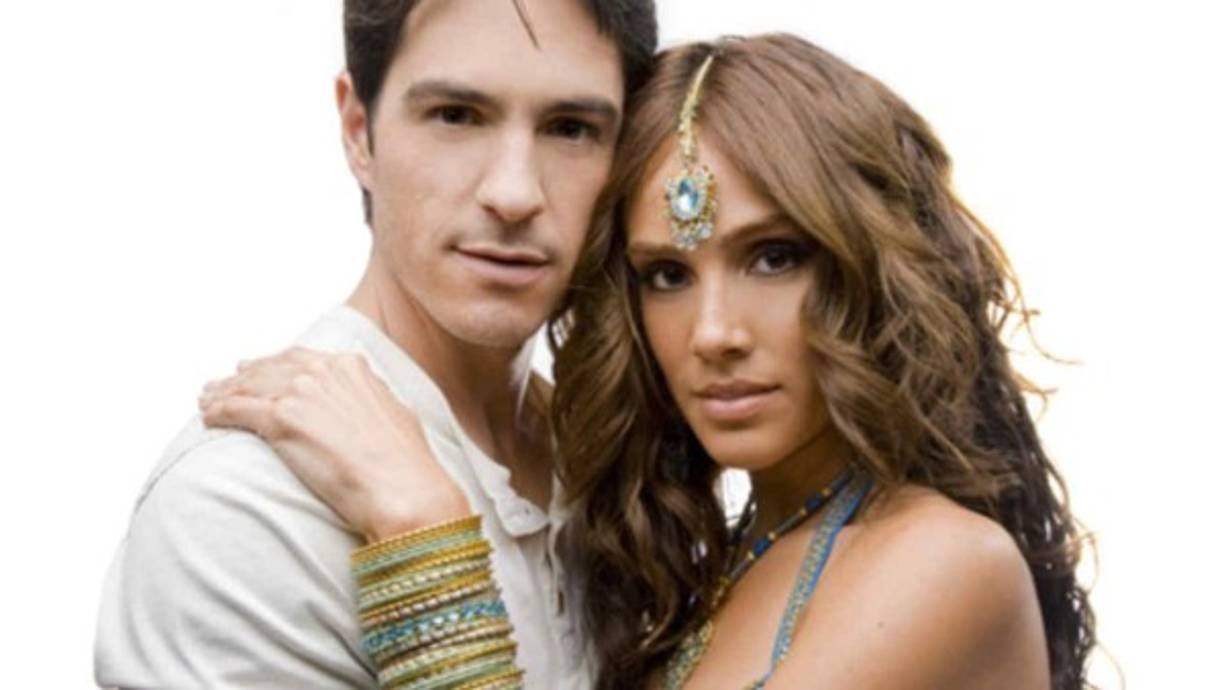 Para 2010 Sandra Echeverría trabajó en la versión de la telenovela original brasileña El Clon junto a Mauricio Ochmann, en una producción de Telemundo, Red Globo y R.T.I. (Colombia).<br/><br/>Para septiembre se estrenará la película Héroes verdaderos, en donde dará vida a 'Tonatzin', junto a Kalimba, Mario Filio, Víctor Trujillo y Jacqueline Andere a 'Josefa Ortiz de Domínguez', quienes prestan su voz a los principales personajes de esta producción.<br/>