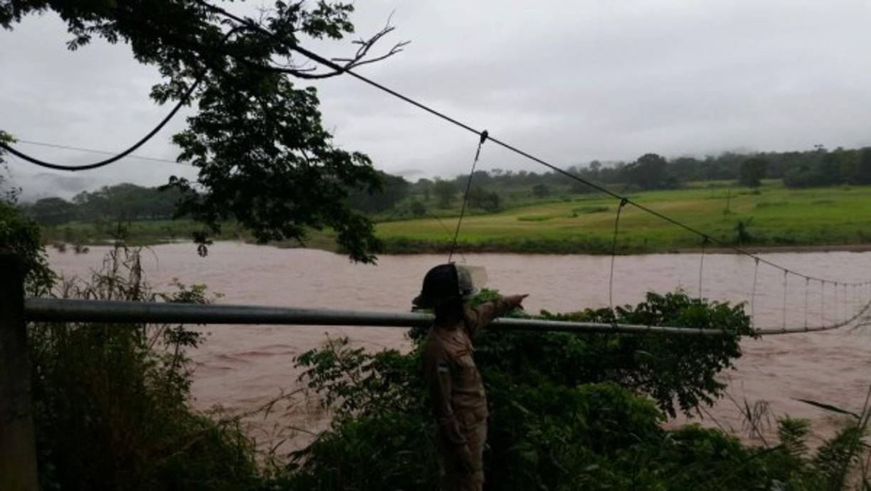 Los habitantes de Santa Bárbara han tomado las medidas de prevención ante las fuertes lluvias que han aumentado el caudal del Ulúa.