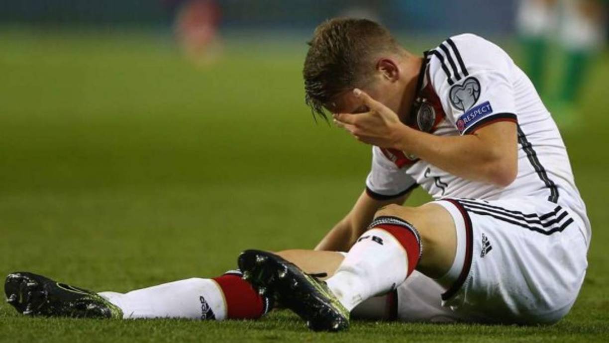 Mario Götze (Alemania). Una lesión en el aductor derecho lo dejó afuera de la competencia por el resto del año. Fue en el encuentro entre Alemania e Irlanda del Norte.