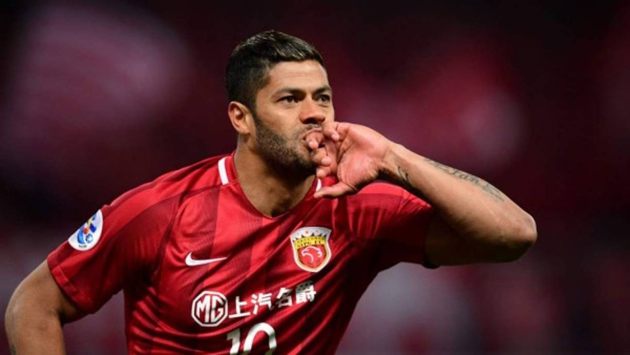 Lejos de ser protagonista por su rendimiento dentro del campo con el Shanghai SIPG, Givanildo Vieira Luis Fernando de Souza 'Hulk' está dando que hablar en Europa en lo que respecta a su vida personal, después de que decidiera separarse de su pareja para casarse con la sobrina de ella.