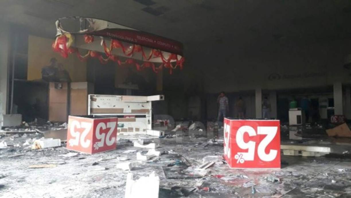 Zelaya señaló además que también quieren cotejar actas y número de votantes en tres departamentos cuyos datos no coinciden con sus informes.<br/><br/>'Dentro de tres días tendríamos el resultado, nosotros aceptamos reconocer el resultado final si ellos aceptan estos puntos', advirtió Zelaya.