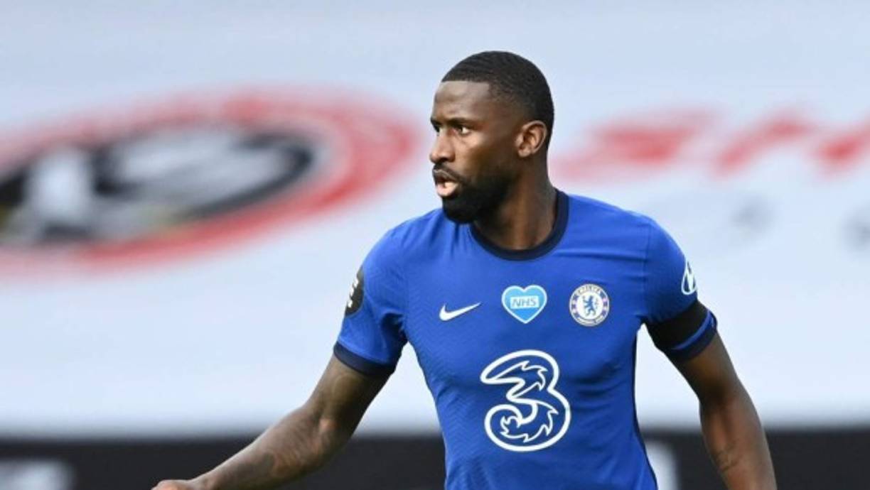 El entrenador del Chelsea, Frank Lampard, ha enfatizado que Antonio Rudiger no saldrá del club. 'No. No es el momento', dijo el técnico cuando se le preguntó si el defensa alemán estaba en la rampa de salida los Blues. Este jugador ha sonado para llegar a reforzar al Barcelona en esta campaña.