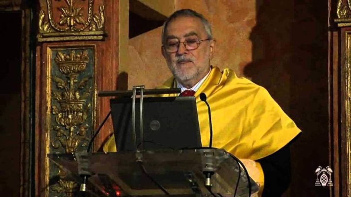 SALVADOR MONCADA. Nació en Tegucigalpa en 1944. Es médico educado en El Salvador y naturalizado británico. Sus investigaciones han estado centradas en los efectos farmacológicos de las substancias vaso-activas, así como en la síntesis, acción y degradación del mediador biológico óxido nítrico. También ha realizado importantes trabajos en temas de inflamación, plaquetas, interacción entre plaquetas y la pared vascular, trombosis y arteriosclerosis. Su investigación incluye el desarrollo del fármaco conocido como Viagra.