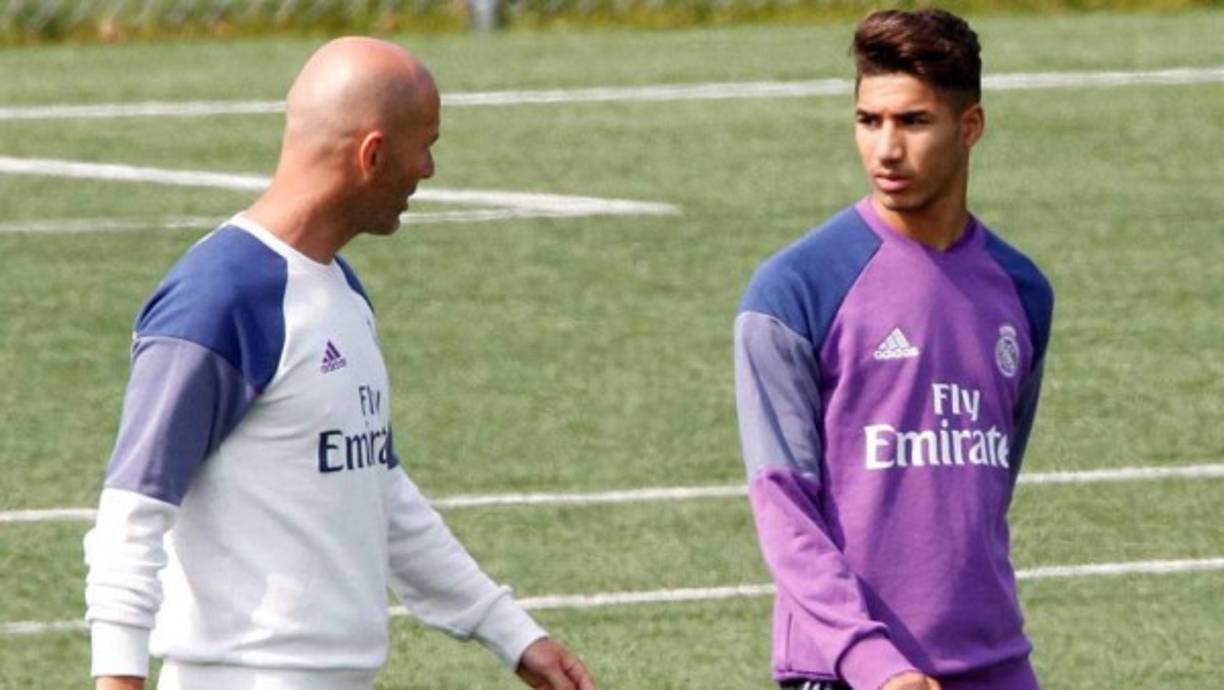 Achraf Hakimi puede ser la próxima temporada jugador del primer equipo del Real Madrid. El canterano todavía cuenta con opciones de quedarse en la Casa Blanca después de que el futuro de Danilo esté más en el aire que nunca. Arra, como se le conoce en La Fábrica, afronta por tanto su segunda pretemporada con los mayores con el reto de convencer a Zidane.