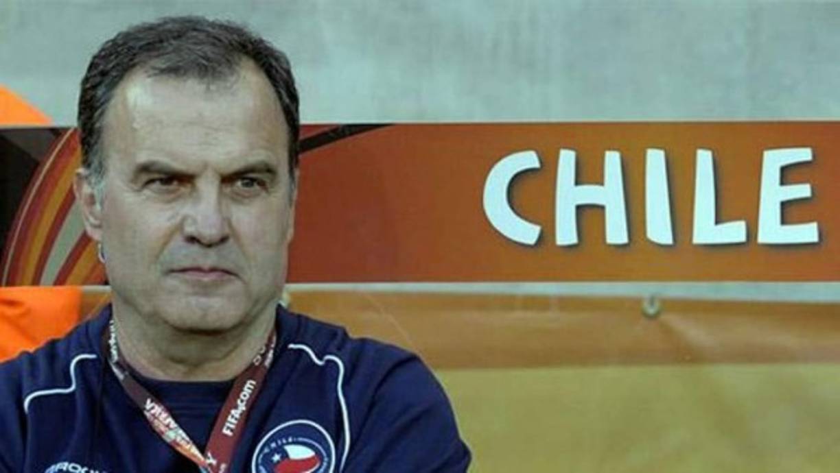 Marcelo Bielsa, en Chile, no permitía el sexo, ni Twitter, ni hablar con la prensa... ni usar internet por la noche.