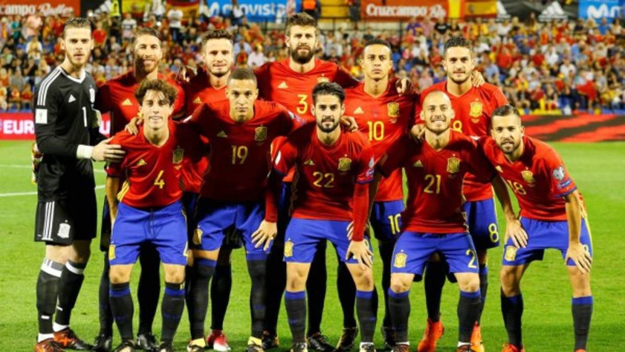 España, campeona del mundo en Sudáfrica 2010, clasificó para su 15ª Copa Mundial de la FIFA como ganadora invicta del Grupo G de las eliminatorias europeas a Rusia 2018.