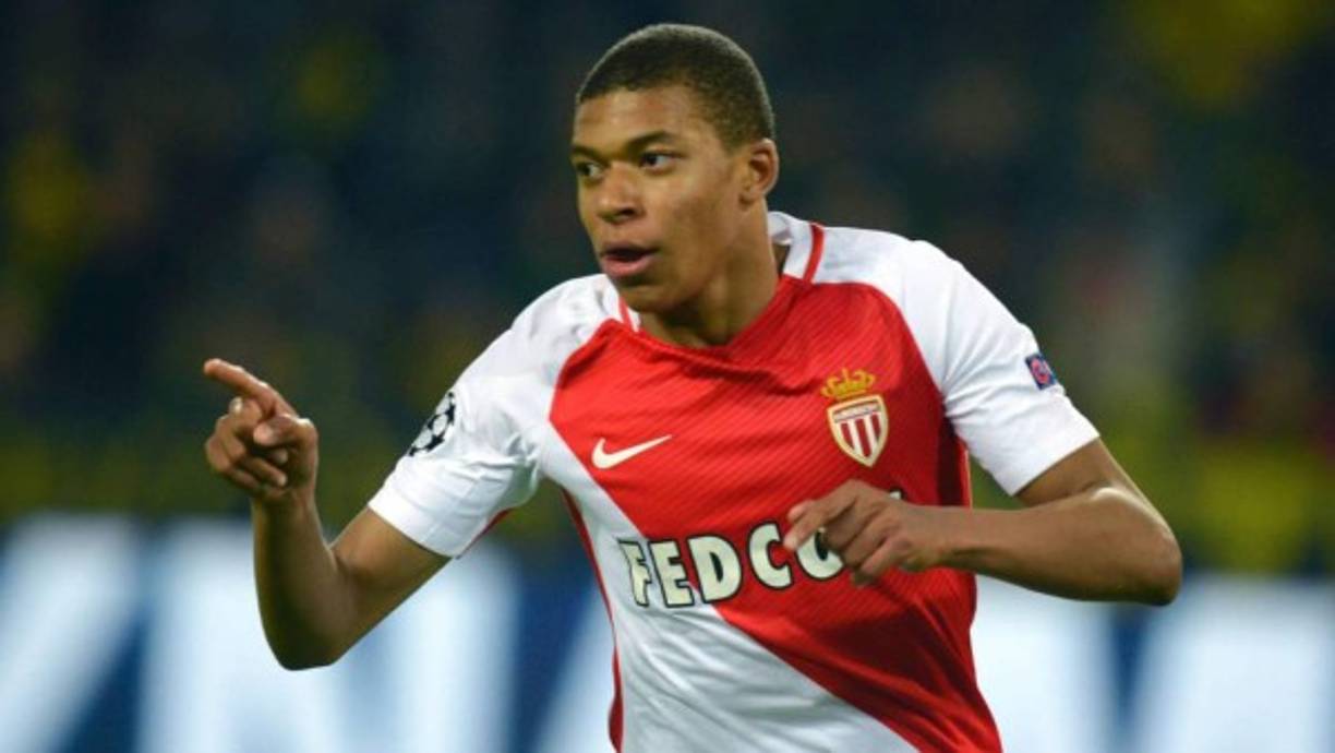 En los últimos días, el Paris Saint Germain, según informa Le Parisien, estaría dispuesto a tirar la casa por la ventana y poner 90 millones de euros sobre la mesa para hacerse con Kylian Mbappe, que en los 36 encuentros que ha disputado esta temporada, ha anotado 22 goles y repartido 11 asistencias, siendo la auténtica estrella de un Mónaco que está completando una temporada sensacional, y que se ha convertido en la nueva obsesión del jeque del cuadro galo.