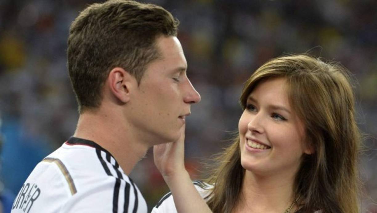 Draxler y Lena siempre han llevado su relación con mucha discreción, por lo que por ahora no se sabe si han roto o no.