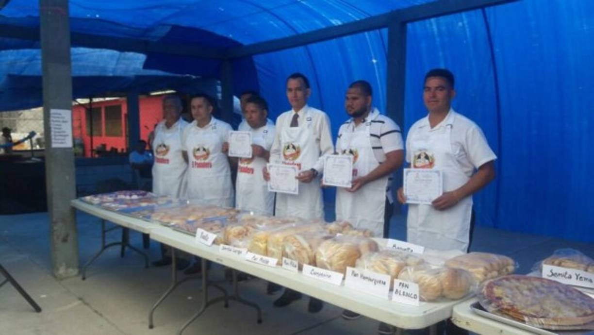 Uno de los oficios es la elaboración de pan.