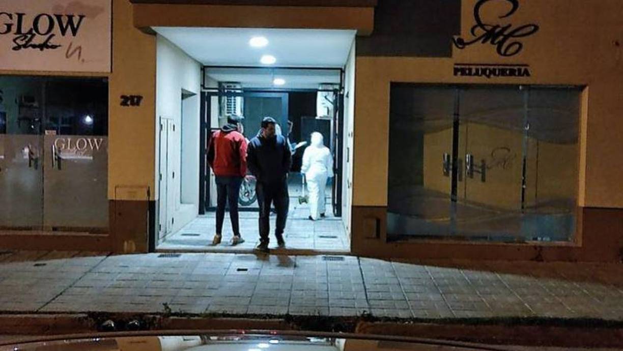 La policía local amplió diciendo que se trató de un asesinato y un posterior suicidio. “Ella tenía ganas de vivir y criar a sus hijas”, afirmó la amiga de Noel a reporteros locales. 