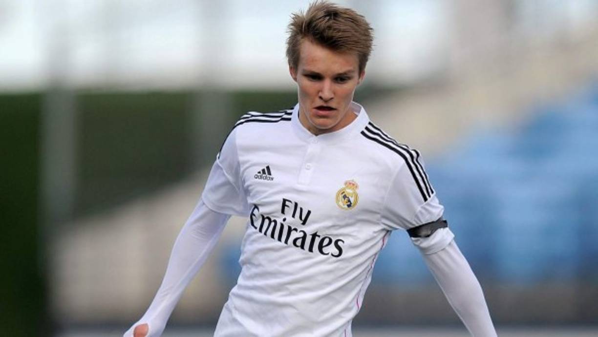 Durante el mercado de verano, mucho se habló de la posible salida en calidad de cedido de Martin Odegaard. El jovencísimo jugador noruego necesita minutos en una liga más competitiva que la Segunda División y varios equipos se habían interesado en el jugador. El Rennes francés apareció con una oferta que parecía satisfacer a todos. Sin embargo, no se acabó de llegar a un acuerdo. Pero “no hemos abandonado esta opción (la de Odegaard), en enero veremos donde estamos”. dijo Mickäel Silvestre, consejero delegado del conjunto francés.
