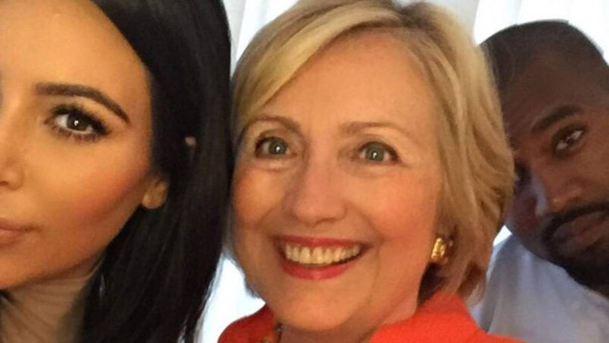 La estrella de los realitys, Kim Kardashian y su esposo, el cantante, Kanye West, fueron de las primeras celebridades en promocionar a Clinton en sus redes sociales.