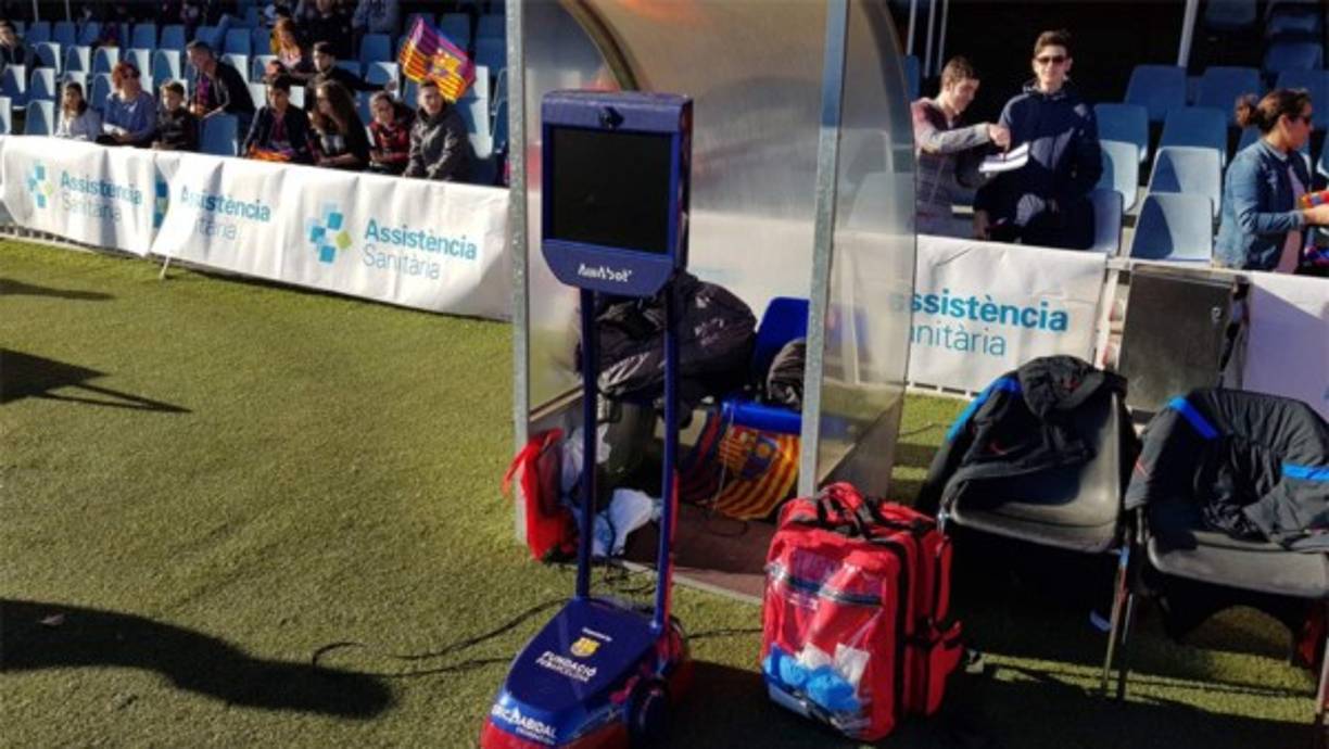 Gustavo es el primer niño que utilizó este robot.