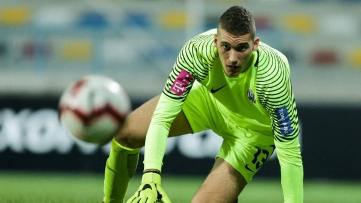 Ivo Grbic, el portero que competirá con Jak Oblak por la portería en el Atlético, ya está en Madrid. El guardameta croata ocupará el puesto que deja libre Antonio Adán después de no renovar su contrato como colchonero. <br/><br/>Grbic, de 24 años y 1,95 metros de altura llega procedente del Lokomotiva de Zagreb.