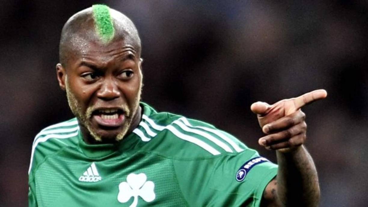 Djibril Cissé ha sido un referente en cuanto a peinados extremos se refiere. El delantero ha sido capaz de superarse cuando parecía que no podía encontrar un estilo más extraño, y eso tiene mérito.