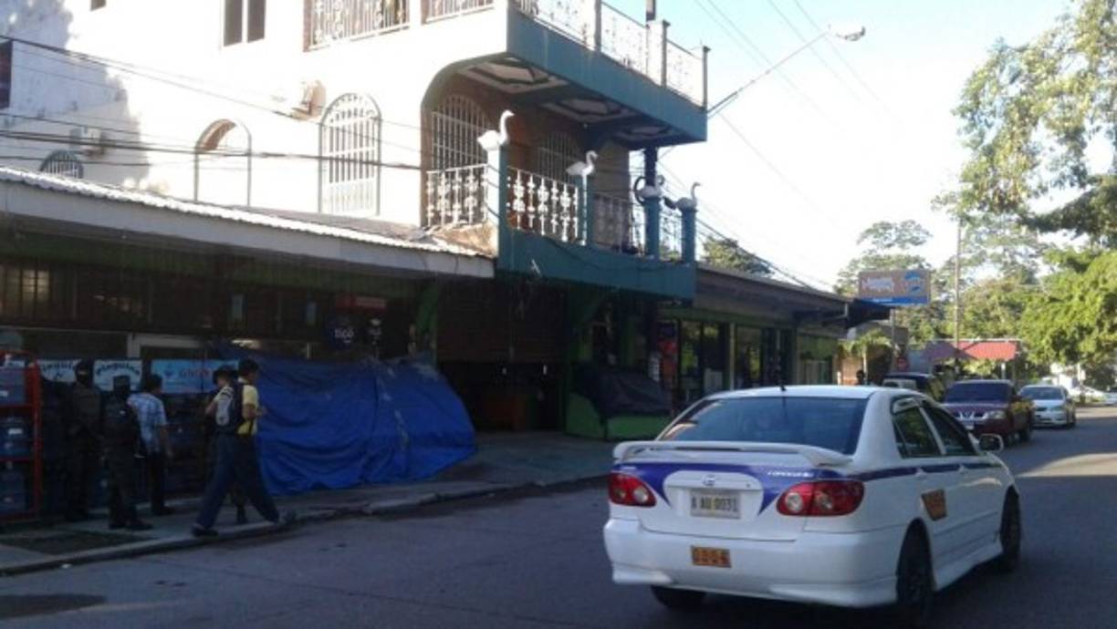 Las investigaciones tienen como antecedentes el hallazgo en fecha 12 de abril de 2016 de un sitio de procesamiento de clorhidrato de cocaína ubicado entre la aldea de Río Esteban y El Bambú, jurisdicción del municipio de Balfate.