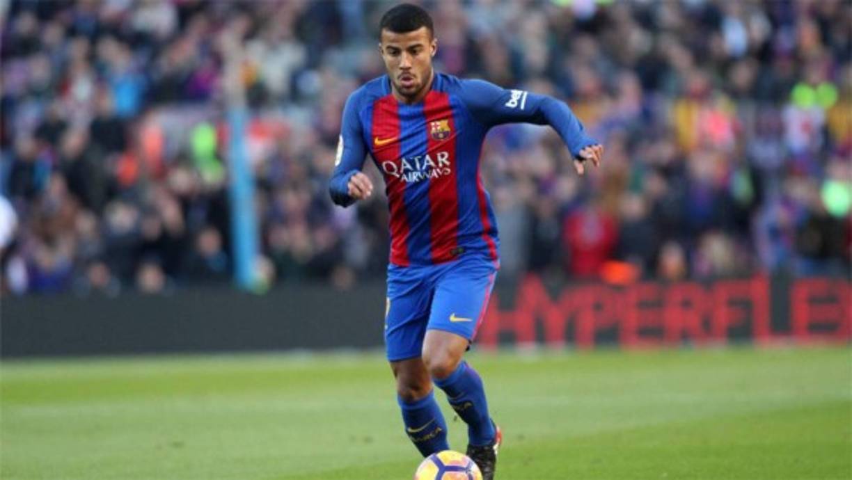 'Me voy'. Así de contundente fue el mensaje que le dio Rafinha a los pesos pesados del vestuario del Barcelona. El brasileño será la primera baja de la temporada. Sin ir más lejos, después de la final de la Copa del Rey se le vio apático, pensativo, con la mirada perdida y sin celebrar apenas el título con sus compañeros.