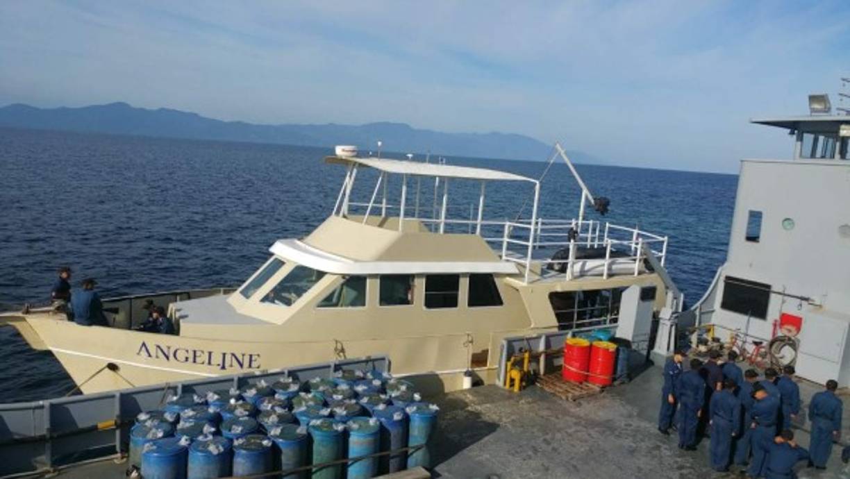 Autoridades policiales, militares y fiscales presentaron este martes 319 kilos de cocaína en la base naval de Puerto Cortés, departamento de Cortés, zona norte de Honduras.