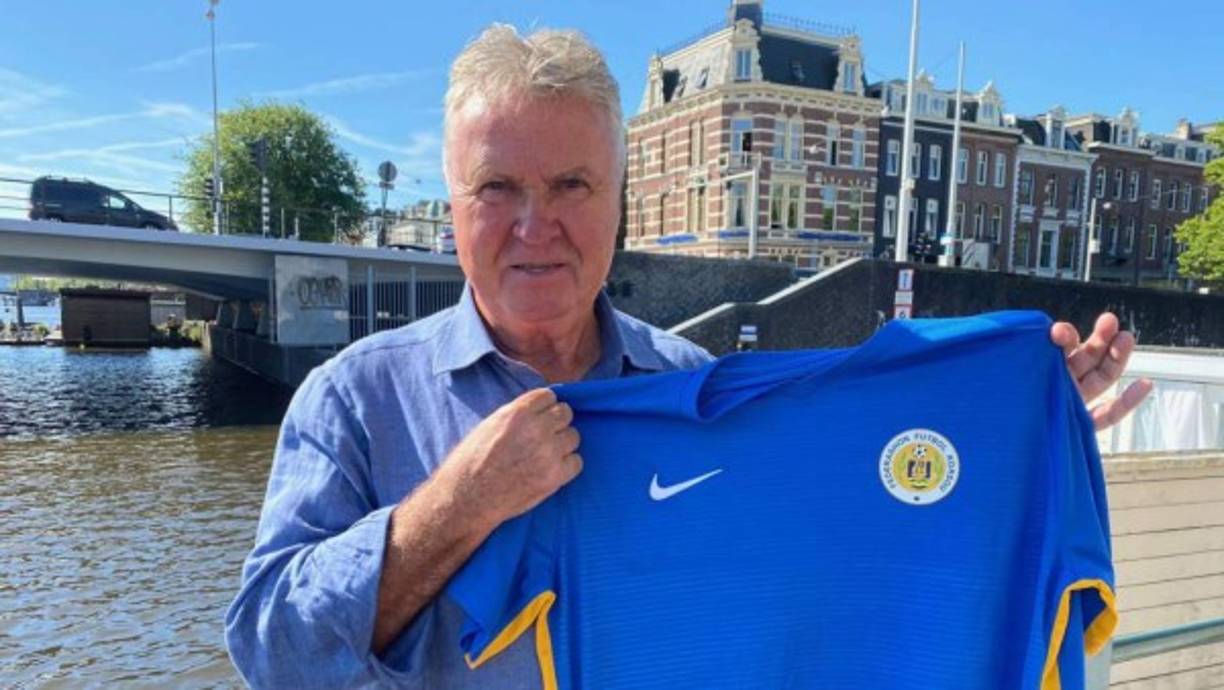 El veterano entrenador holandés Guus Hiddink se ha convertido en el nuevo seleccionador de la isla caribeña de Curazao de la zona de la Concacaf, un cargo que afronta a los 73 años tras haber dirigido al combinado nacional de China hasta 2019.<br/><br/>Hiddink tiene un excelente curriculum como entrenador de los Países Bajos, Corea del Sur, Rusia y también en clubes como el PSV Eindhoven, Chelsea o Real Madrid. El entrenador neerlandés ha firmado un contrato de dos años que le ligará a Curazao hasta el Mundial Qatar de 2022.