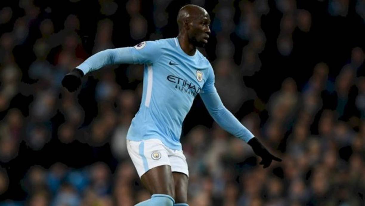 El francés Eliaquim Mangala se ubica en la posición 9 y es considerado uno de los mejores del mundo en su posición, desempeñándose en la Premier Ligue.