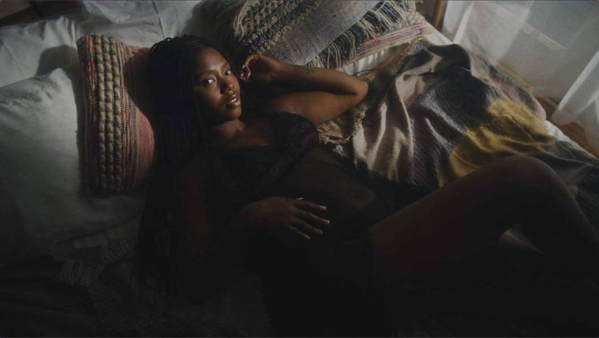 ”Gracias Ozu por creer en un catracho de cora”; “Este tema merece una nominación”, “ Va a estar nominada a mejor canción de verano y va a ganar Honduras en la casa” son algunos de los comentarios que se pueden leer en la publicación original. 