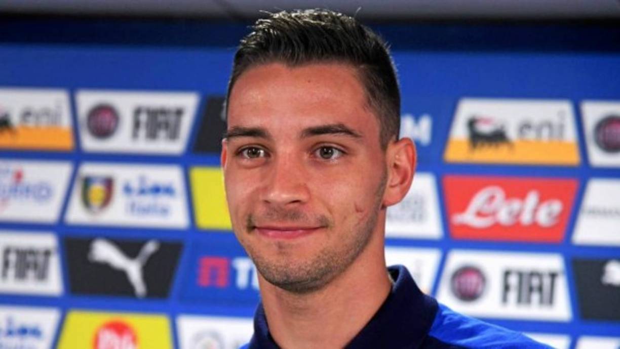 Mattia De Sciglio: El defensor italiano es otro de los que podría dejar a la Juventus. Se menciona que el Barcelona estaría interesado en ficharle.