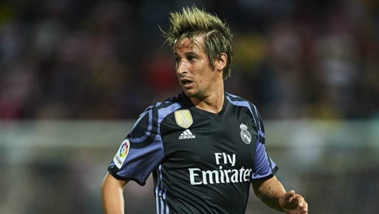 Según el diario A Bola, Fábio Coentrao, lateral del Real Madrid, habría confiado a allegados que su pasado en el Benfica no representaría un obstáculo para jugar en el Sporting Clube de Portugal. El técnico, Jorge Jesus, le habría convencido para unirse a la causa blanquiverde. Los dirigentes podrían ofrecerle un salario anual de 2,5 millones.