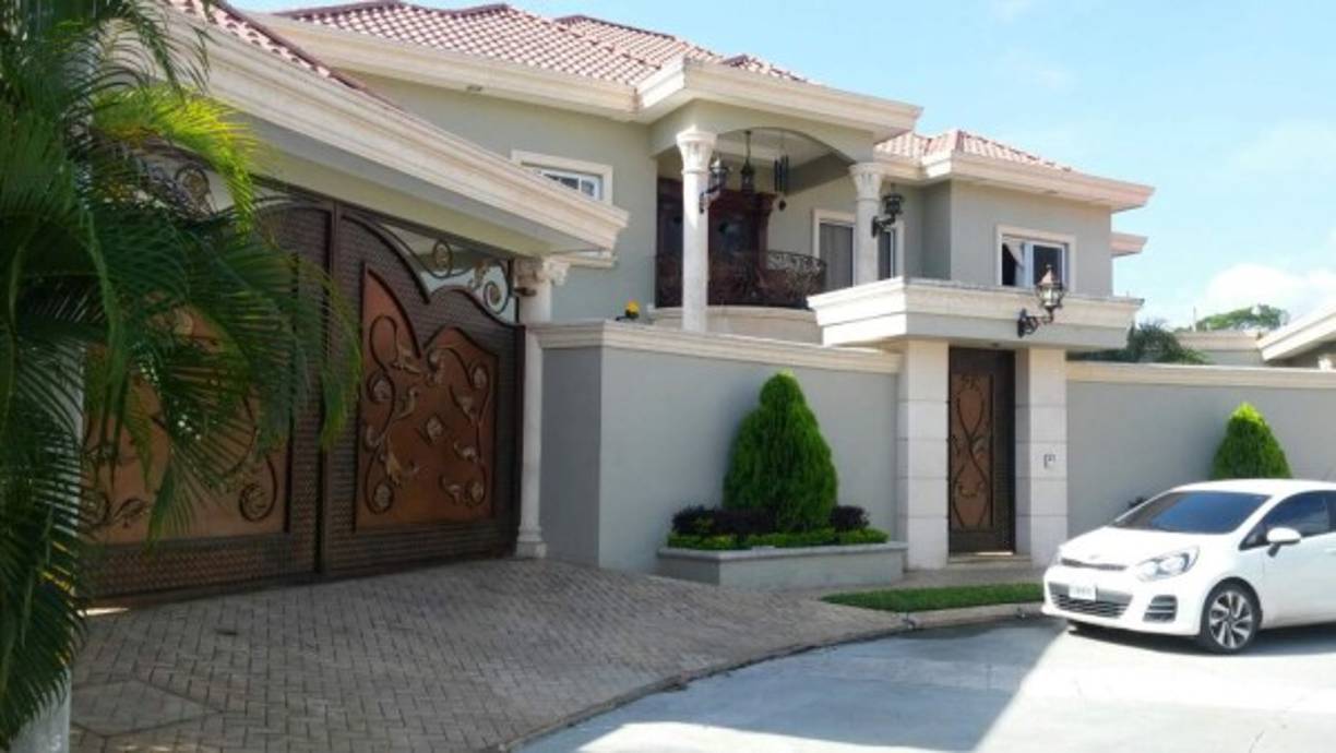 Casi a diario se llevan a cabo allanamientos, sobre todo en residenciales de las grandes ciudades de Honduras.