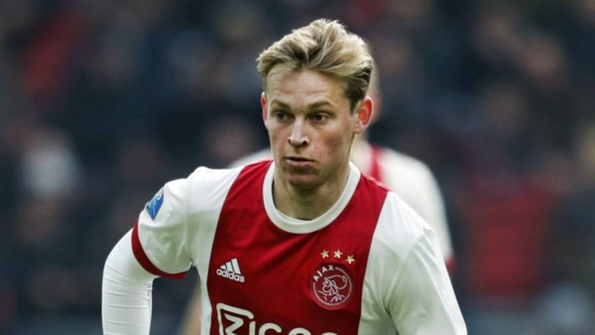 Frenkie de Jong es en estos momentos el principal objetivo del Barcelona para reforzar el centro del campo. La secretaría técnica baraja varios nombres, pero el futbolista del Ajax es el que más gusta. Con apenas 21 años, consideran en el Camp NOu que es un futbolista con una excelente proyección.