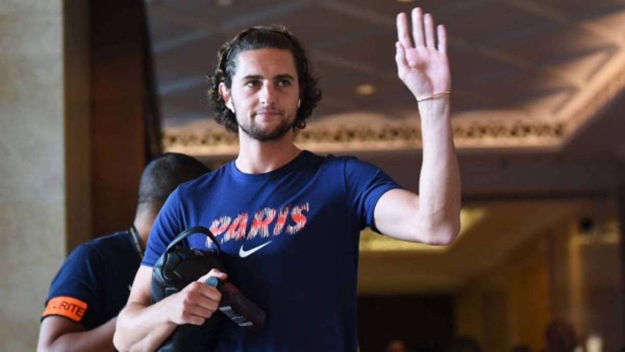 Veronique Rabiot, madre y representante de Adrien Rabiot, ha desmentido que el PSG haya realizado una oferta de renovación a su hijo. 'Quiero hacer un desmentido oficial. Leo absolutamente de todo. Que Adrien tuvo una reunión con Leonardo que nunca se ha producido. O que yo he recibido una oferta de renovación para que renueve y que la he rechazado para que suban la cantidad. Es falso', aseguró.