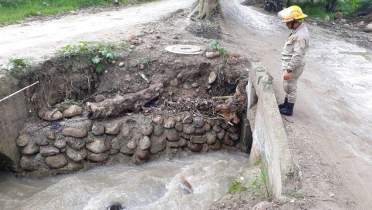 Los cuerpos de socorro se mantienen vigilantes al nivel de los ríos y quebradas.