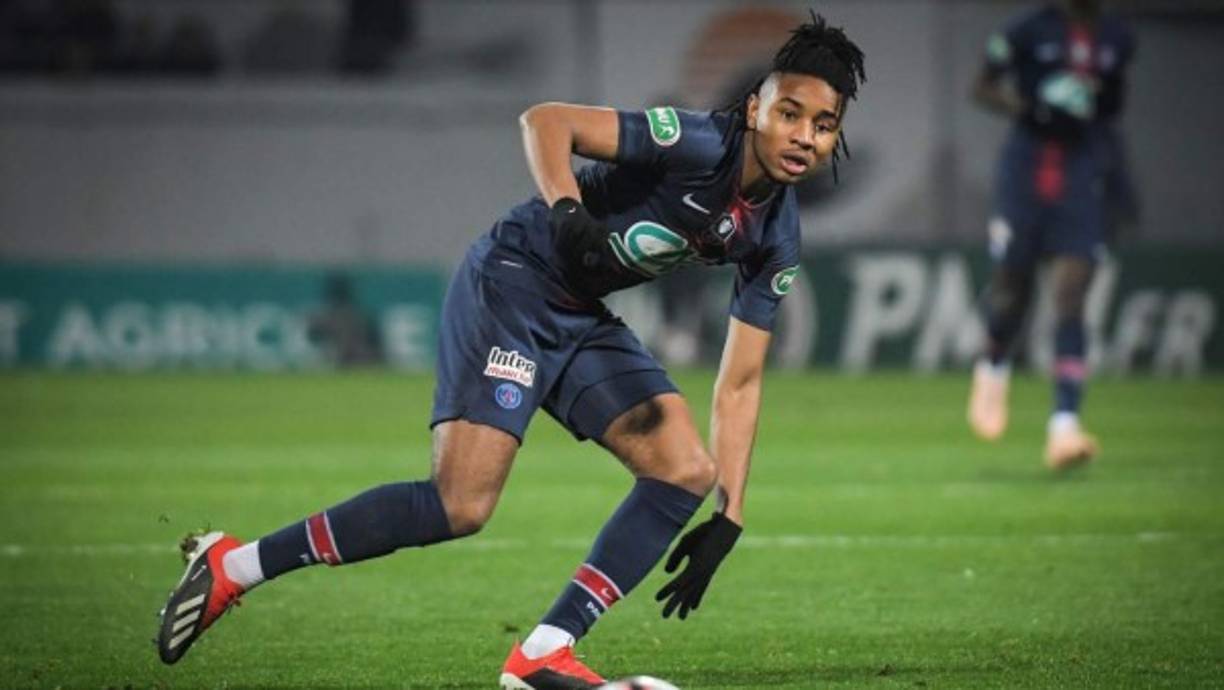 Christopher Nkunku: Mediocampista de 21 años de edad que aparece en la lista de salidas del PSG. Al parecer el club pretende cederlo a préstamo.