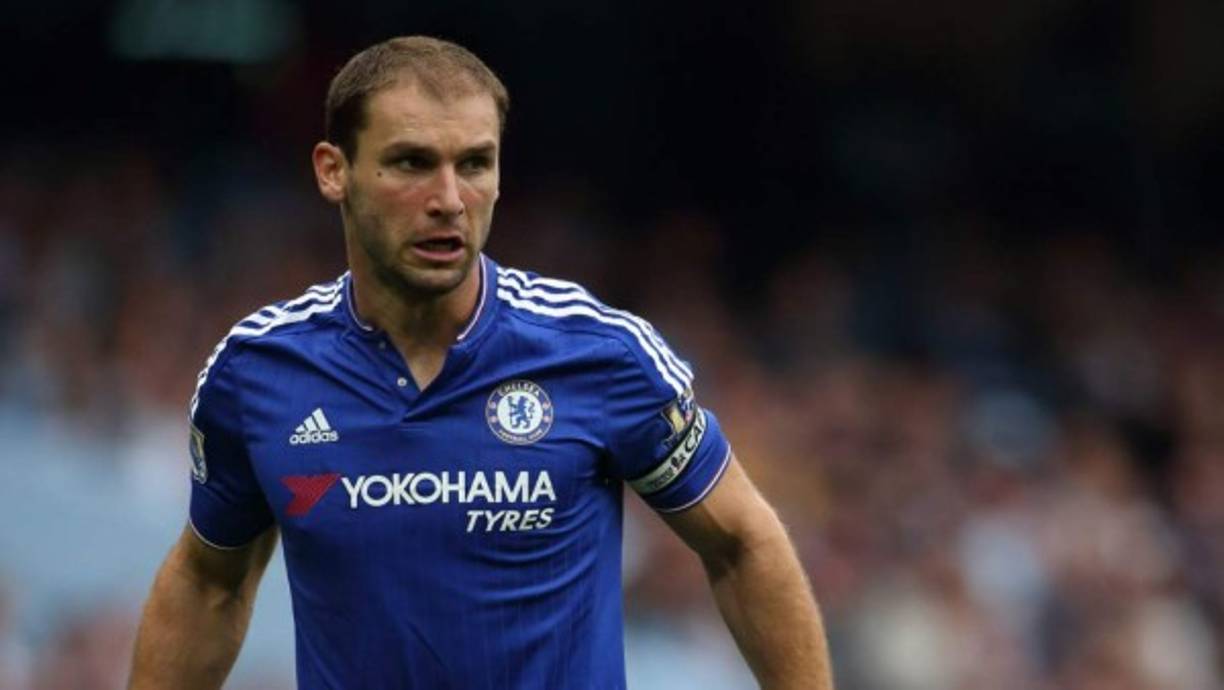 El Valencia CF intentará fichar a Simone Zaza y Branislav Ivanovic (foto) en el mercado invernal. El club de Mestalla desea al defensa del Chelsea, como ha adelantado el diario Superdeporte. En el caso de Zaza, su representante ha admitido que el delantero regresará a la Juventus en enero, concluyendo su período de cesión en el West Ham. El club de Turín está dispuesto a negociar su cesión a otro equipo en los últimos meses de la temporada.