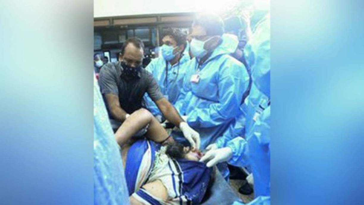 El portal de rastreo de datos de vuelo Flightradar24 mostró que el avión BOEING 737 NG de Air India Express intentó aterrizar dos veces antes del siniestro.<br/>